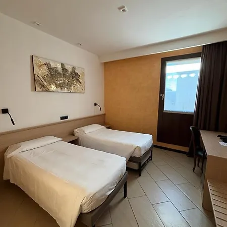 Plaza Hotel 3*