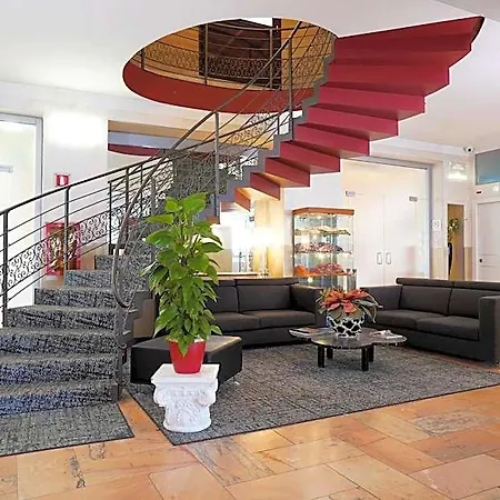 Hotel Plaza 3*