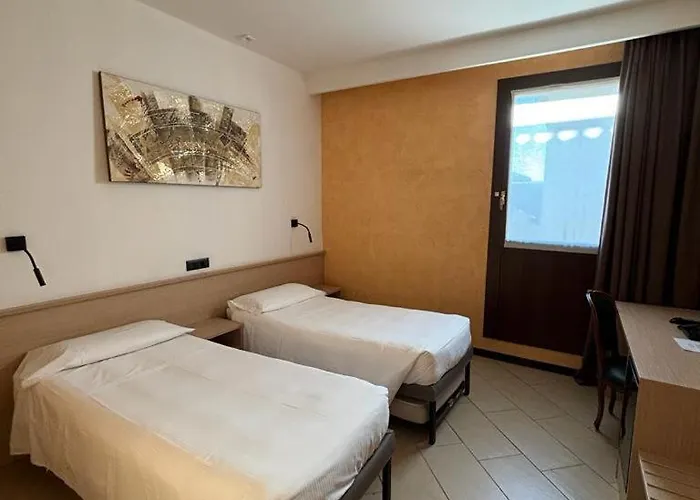 Plaza Hotell 3*